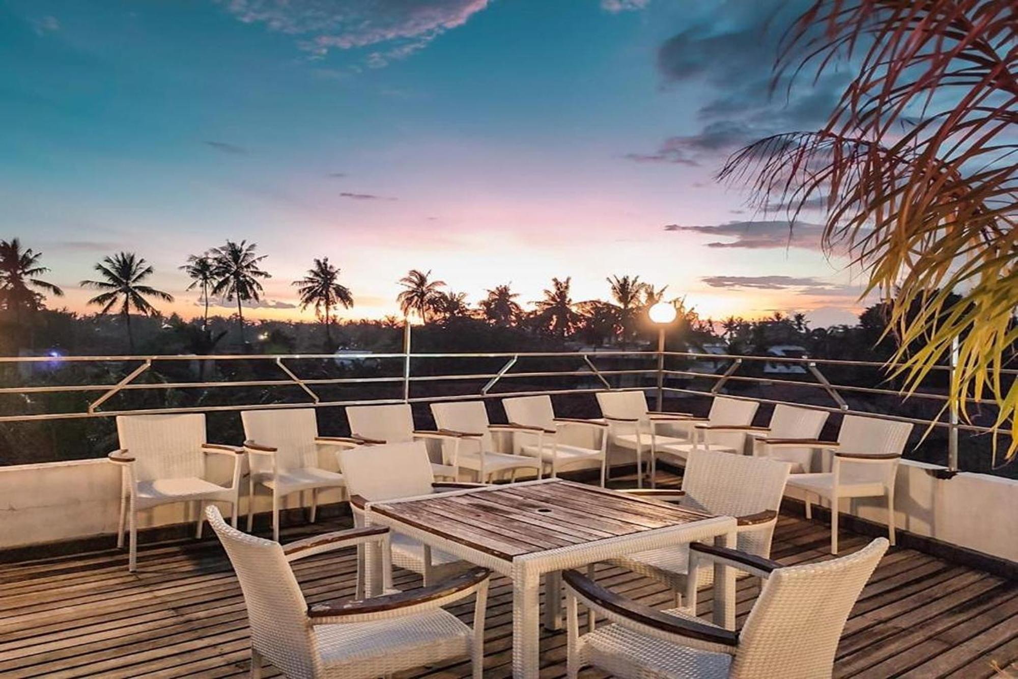 Taman Unique Hotel Сенггиги Экстерьер фото